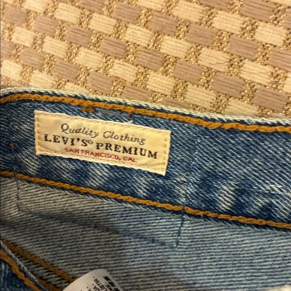 Levi’s cutoff shorts - Picture 3 of 7